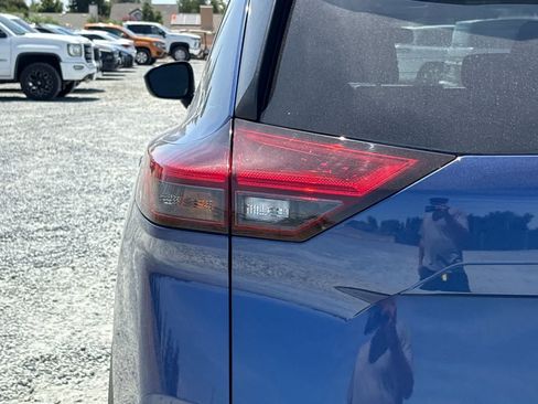 Used 2023 Nissan Rogue SV FWD image 13