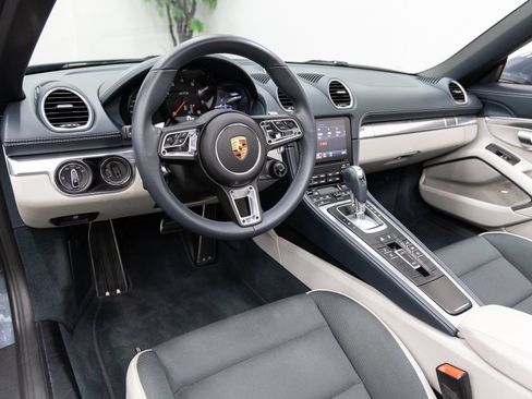 Used 2018 Porsche 718 Boxster S RWD image 6