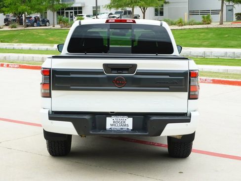Used 2025 Nissan Frontier PRO-4X AWD/4WD image 4