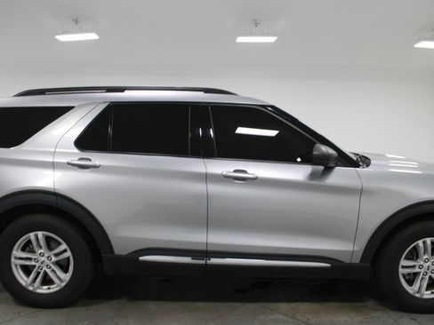 Used 2021 Ford Explorer XLT RWD image 11