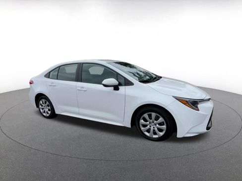 Used 2025 Toyota Corolla LE FWD image 2