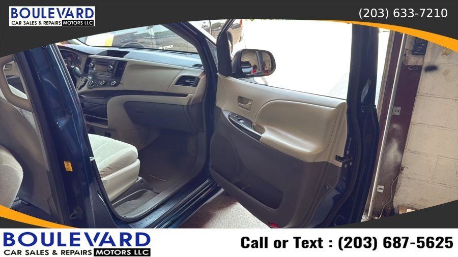 Used 2011 Toyota Sienna FWD image 31