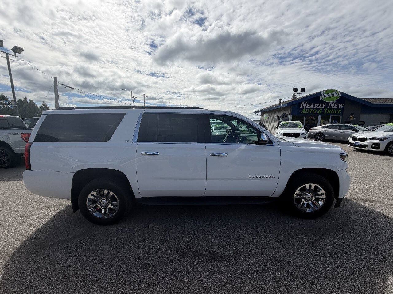 Used 2018 Chevrolet Suburban LT AWD/4WD image 8