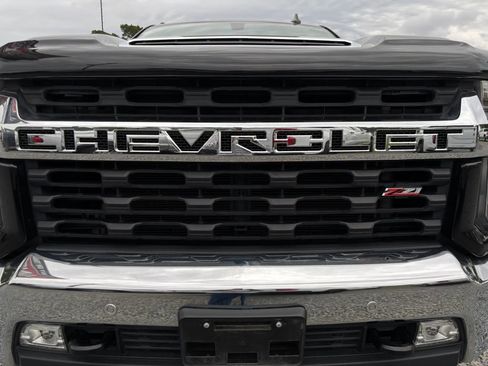 Used 2020 Chevrolet Silverado 2500 LT w/ Texas Edition AWD/4WD image 7
