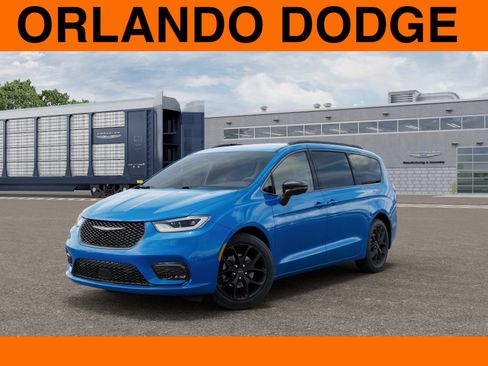 New 2026 Chrysler Pacifica Select image 1