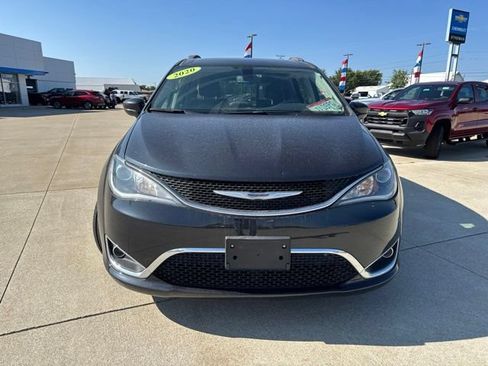 Used 2020 Chrysler Pacifica Touring-L FWD image 15