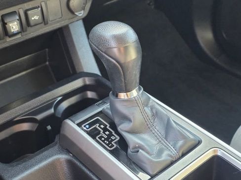Used 2022 Toyota Tacoma SR5 RWD image 32