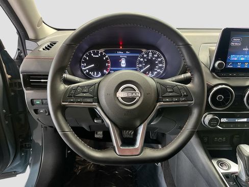 Used 2025 Nissan Sentra SR FWD image 11