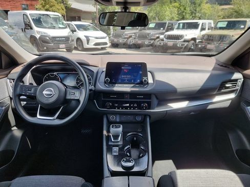 Used 2023 Nissan Rogue SV AWD/4WD image 14