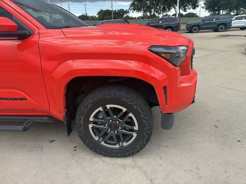 Used 2024 Toyota Tacoma TRD Sport w/ TRD Sport Upgrade Package AWD/4WD image 5