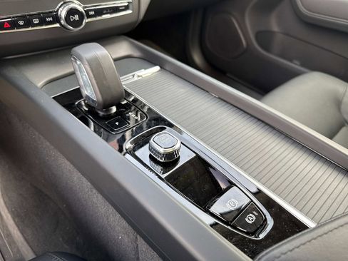 Certified 2025 Volvo XC60 B5 Plus image 27