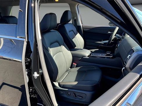 New 2025 Nissan Pathfinder SL image 11