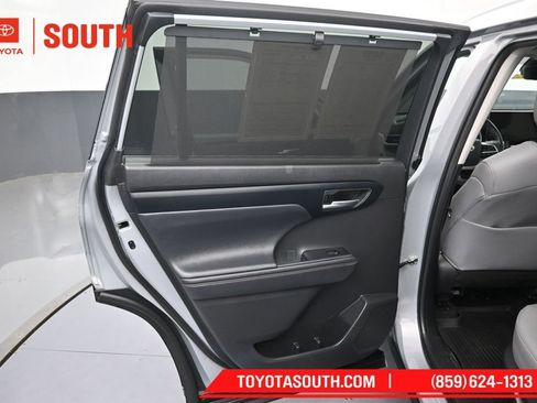Used 2023 Toyota Highlander Bronze Edition AWD/4WD image 29