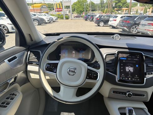 Used 2025 Volvo XC90 T8 Ultra w/ Protection Package Premier AWD/4WD image 9