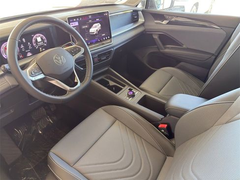 New 2026 Volkswagen Tiguan SE image 10