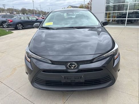 Used 2025 Toyota Corolla LE image 2