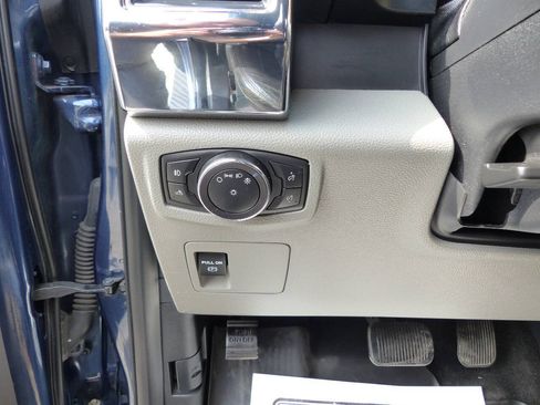 Used 2017 Ford F150 XLT w/ Equipment Group 302A Luxury AWD/4WD image 31