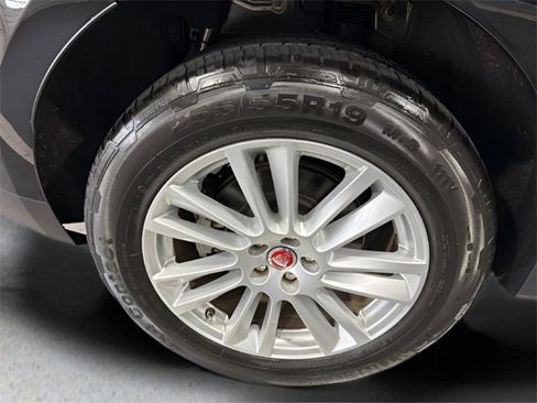 Used 2019 Jaguar F-PACE Prestige image 42