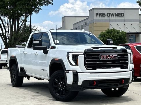 Used 2025 GMC Sierra 2500 AT4 AWD/4WD image 2