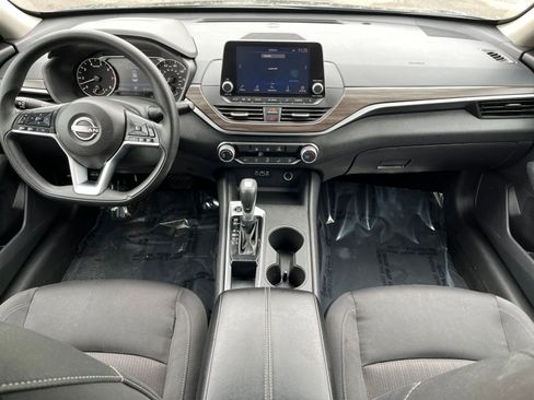 Used 2025 Nissan Altima 2.5 SV image 31