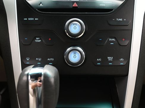 Used 2015 Ford Explorer XLT w/ Equipment Group 202A image 35