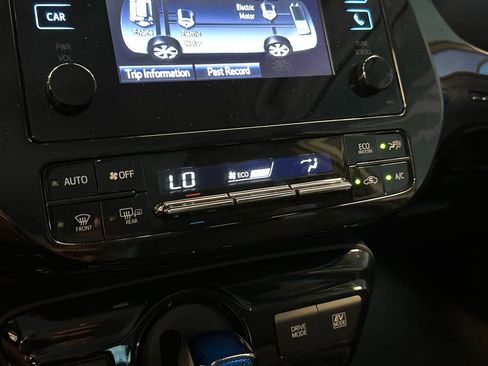 Used 2019 Toyota Prius XLE AWD/4WD image 15