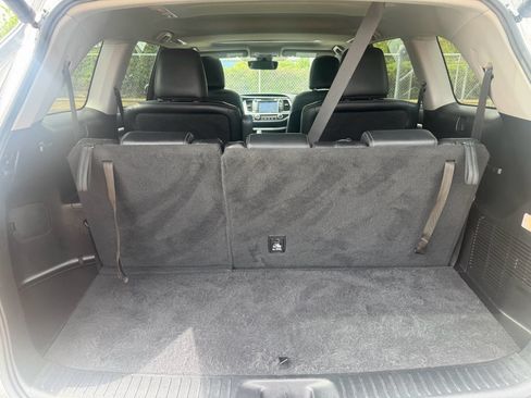 Used 2017 Toyota Highlander SE FWD image 28