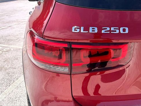 Used 2022 Mercedes-Benz GLB 250 4MATIC w/ Premium Package Lite image 29