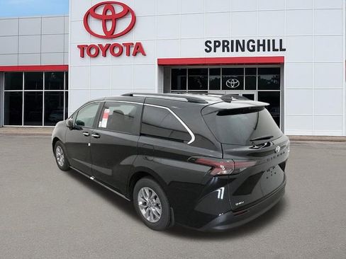 New 2026 Toyota Sienna XLE FWD image 5
