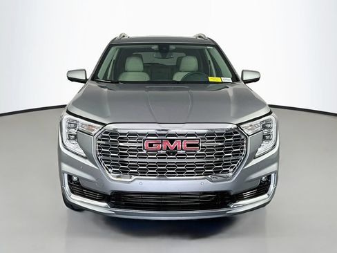 Used 2024 GMC Terrain Denali w/ Denali Premium Package AWD/4WD image 2