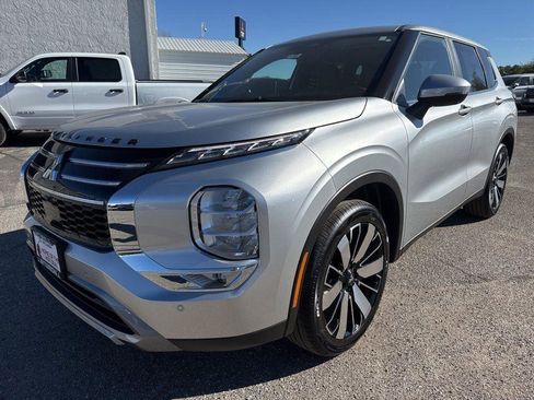 New 2026 Mitsubishi Outlander SE FWD image 3