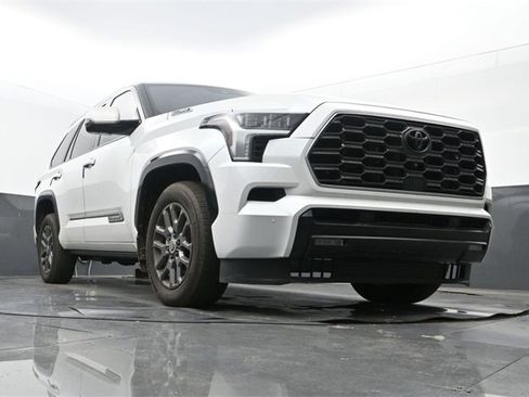 Used 2024 Toyota Sequoia Platinum image 9