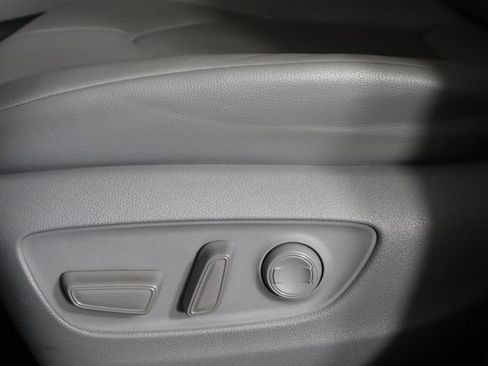 Used 2023 Toyota Highlander XLE FWD image 23