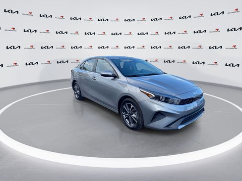 Used 2023 Kia Forte LXS w/ LXS Technology Package FWD image 2