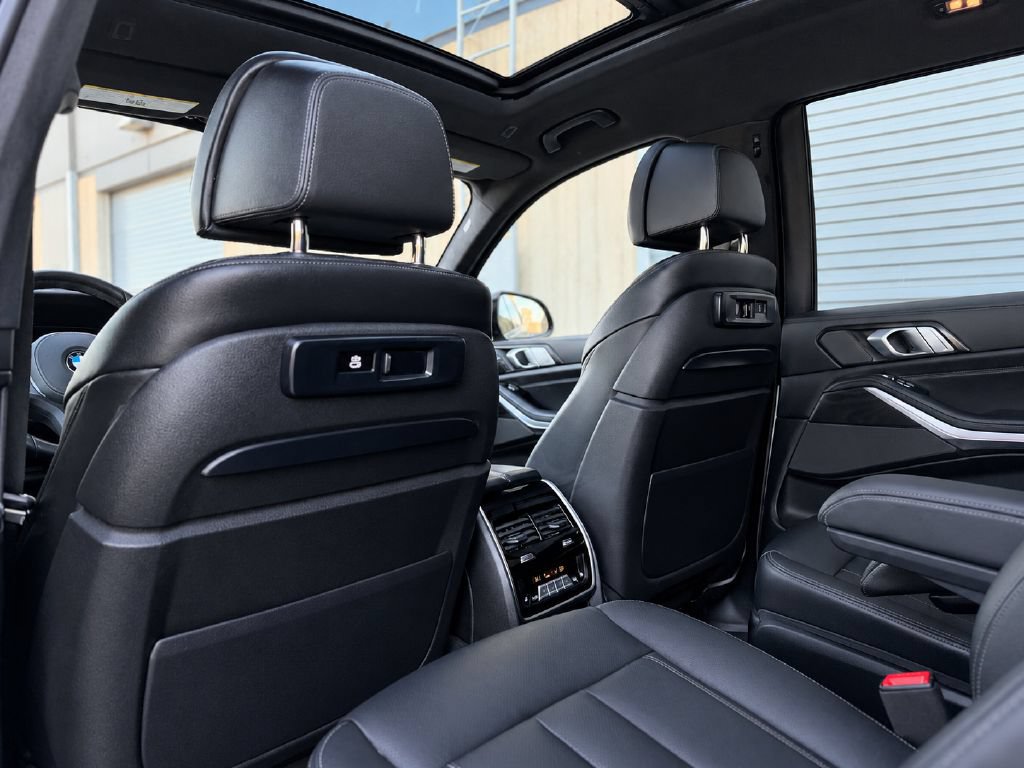 Used 2020 BMW X7 M50i w/ Executive Package AWD/4WD image 17