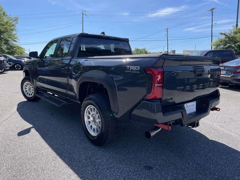 Used 2025 Toyota Tacoma TRD Off-Road AWD/4WD image 4