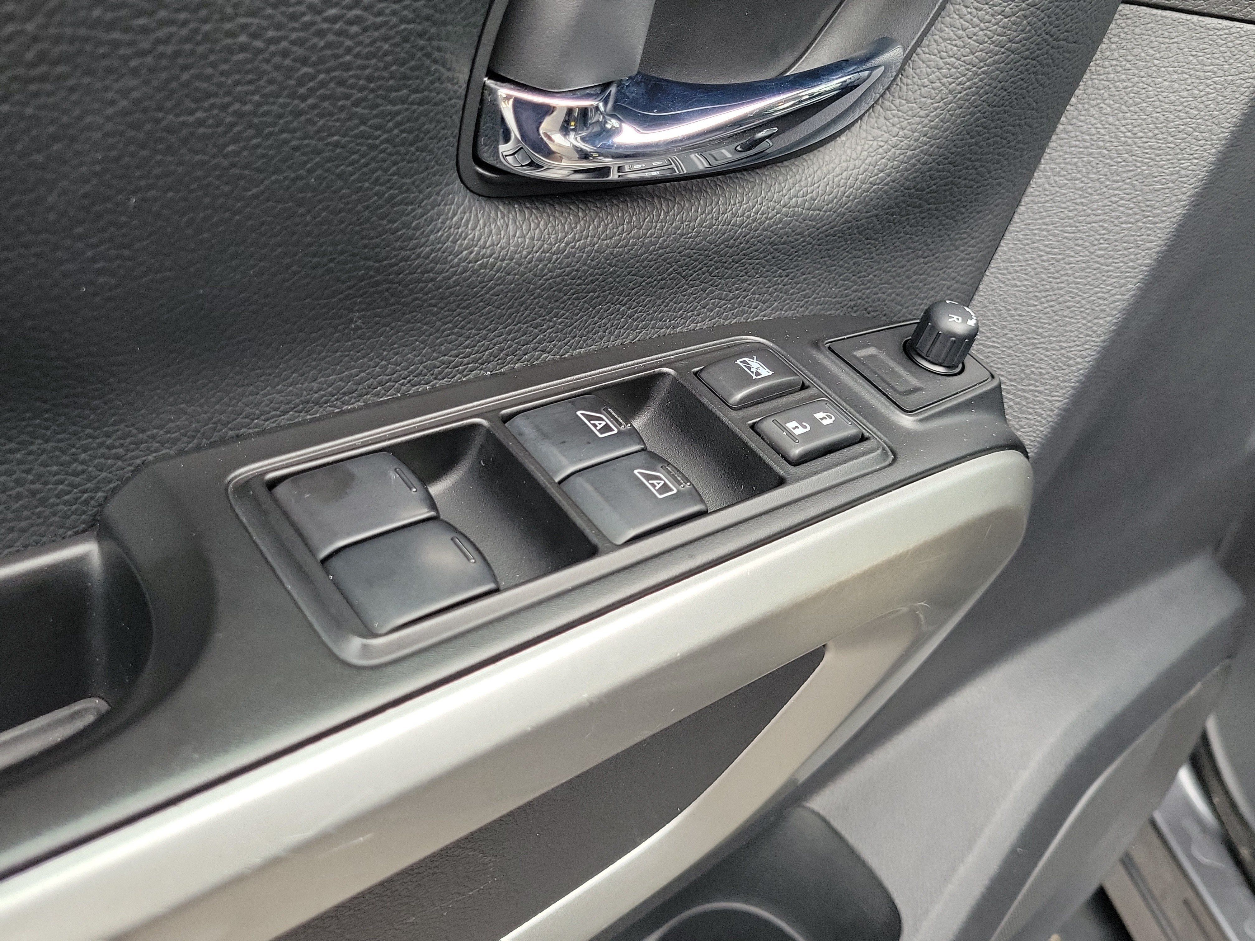 Used 2023 Nissan Titan SV w/ SV Convenience Package RWD image 18