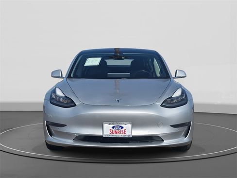 Used 2018 Tesla Model 3 Long Range image 2