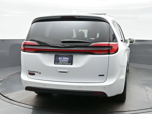 Used 2021 Chrysler Pacifica Touring-L w/ Uconnect Theater Family Group image 5
