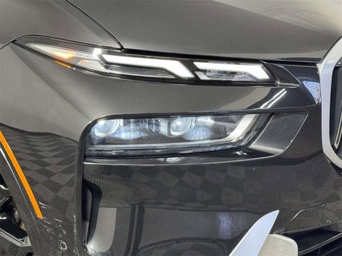 Used 2023 BMW X7 xDrive40i w/ Parking Assistance Package image 15