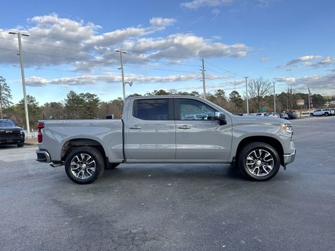 Used 2024 Chevrolet Silverado 1500 LT image 11