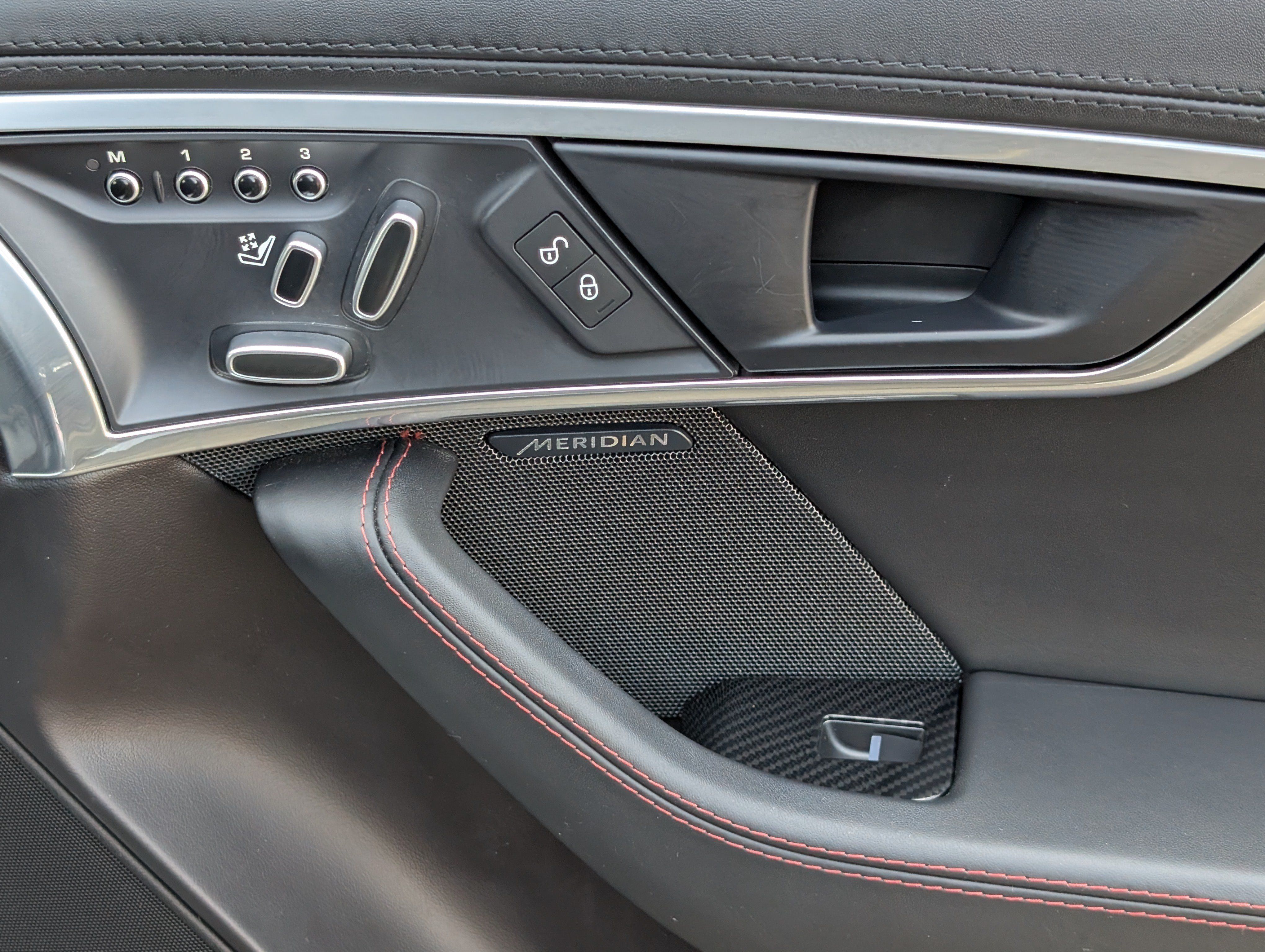 Used 2018 Jaguar F-TYPE R-Dynamic RWD image 21