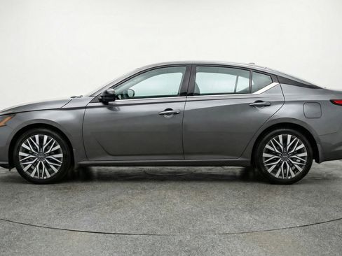 Used 2025 Nissan Altima 2.5 SV image 5