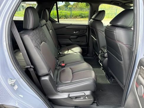 Used 2026 Honda Pilot Black Edition image 12
