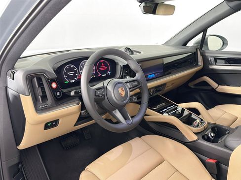 Certified 2026 Porsche Cayenne AWD/4WD image 4