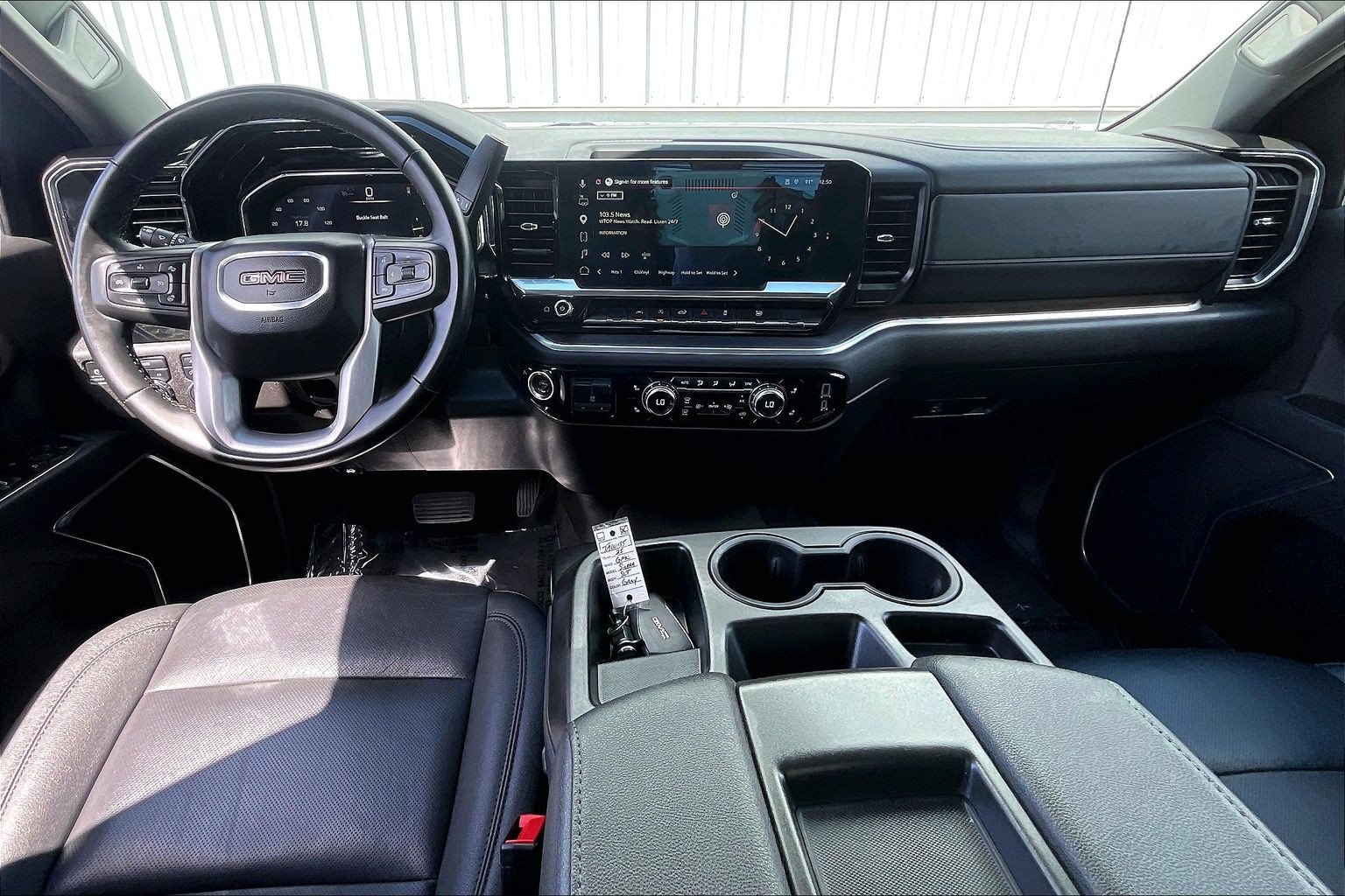 Used 2025 GMC Sierra 1500 SLT AWD/4WD image 19