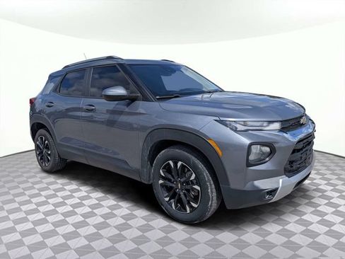 Used 2022 Chevrolet TrailBlazer LT w/ Convenience Package FWD image 2