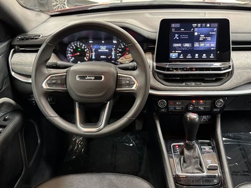 Used 2025 Jeep Compass Latitude AWD/4WD image 34