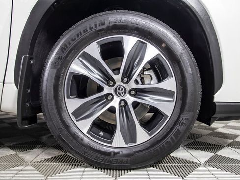 Used 2021 Toyota Highlander XLE FWD image 49