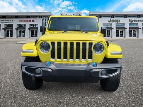 Used 2023 Jeep Wrangler Unlimited Sahara AWD/4WD image 3